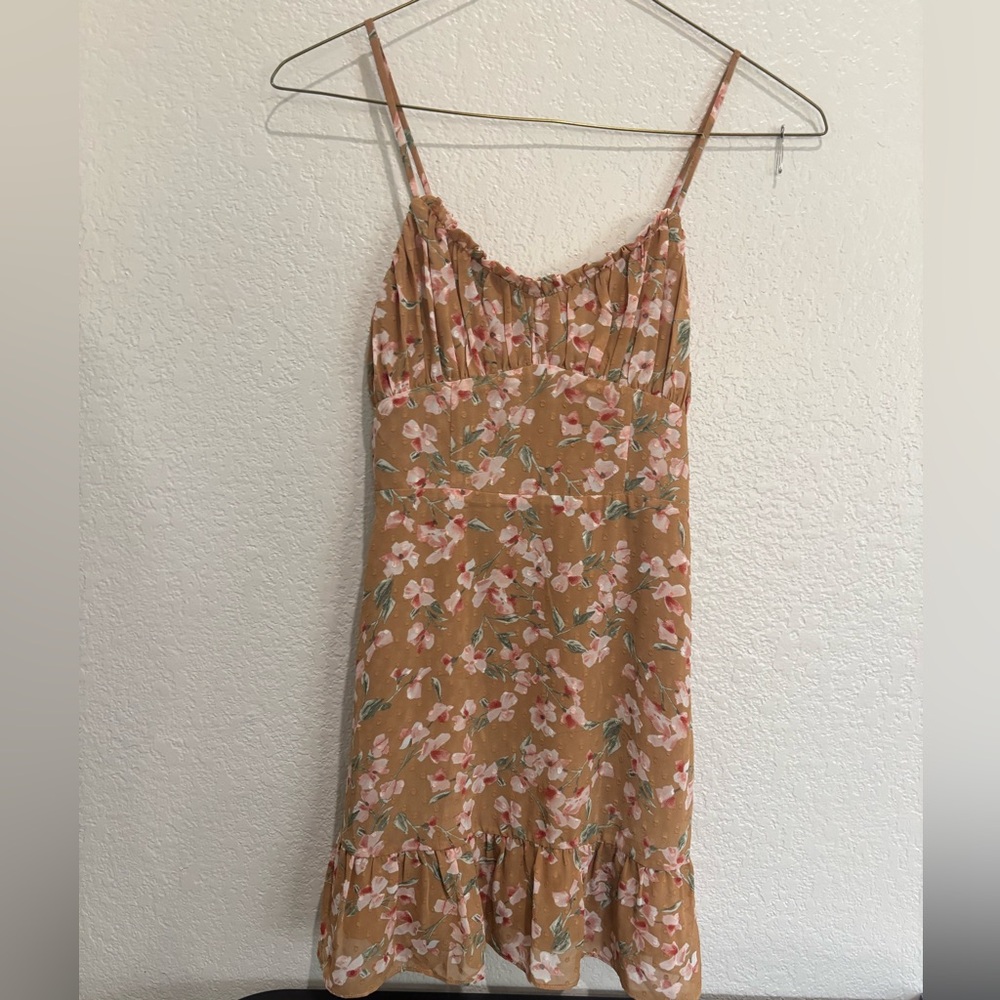 Sage The Label Camel Blush Dress - Small
This dress is very floral and flowing! - Picture 1 of 8